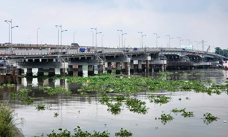 TPHCM: Cầu Bình Triệu 1 đã nâng cao thêm 1,1m, cuối tháng 11 thông xe