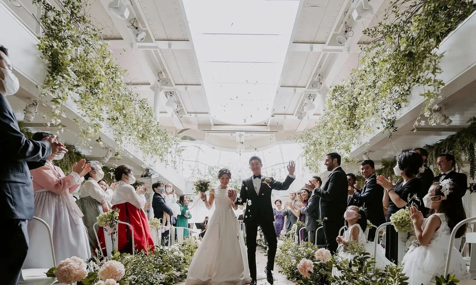 Nghề lạ ở Hàn Quốc: Đóng giả khách mời đám cưới để lấp chỗ trống