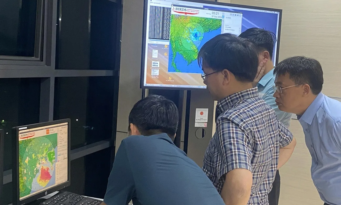 Cục Khí tượng thủy văn đón nhận Huân chương Lao động hạng Nhất