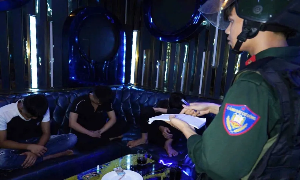 Quảng Ngãi: Phát hiện 100 người dương tính ma túy tại karaoke, nhà nghỉ