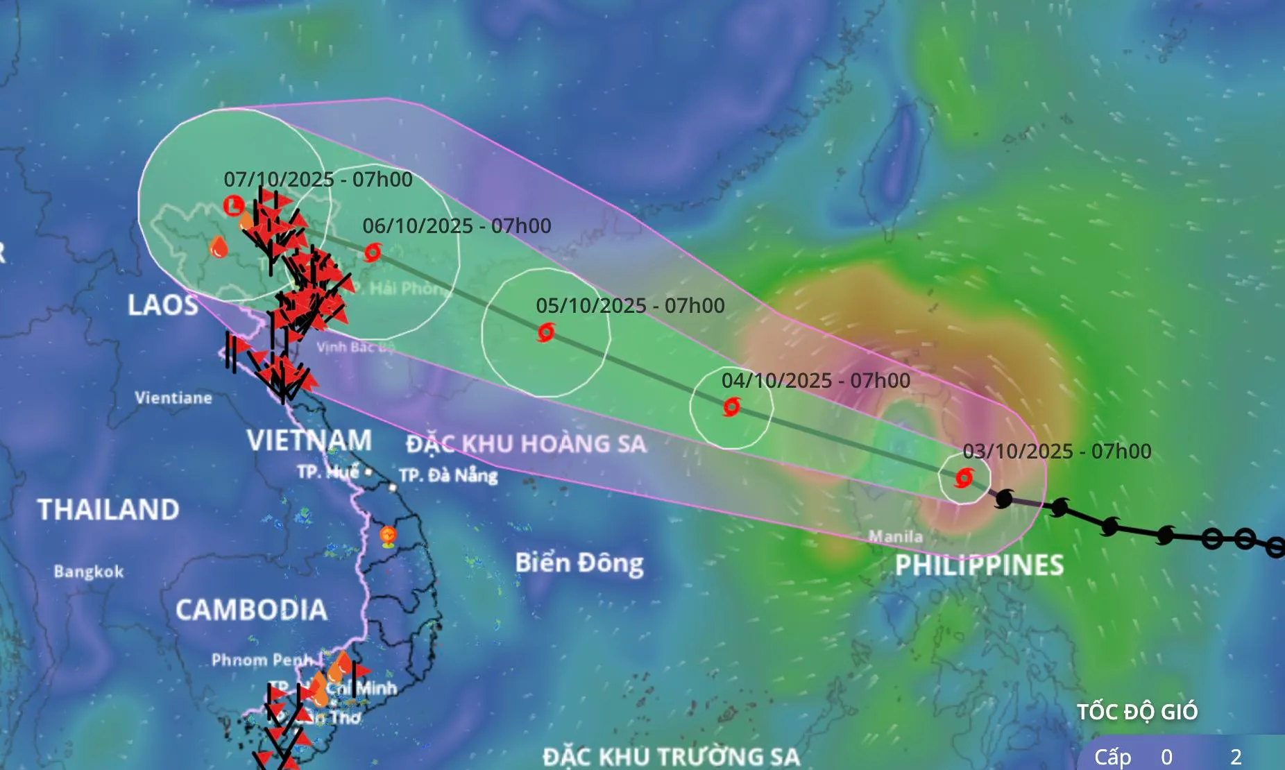 Bão Matmo tiến vào Biển Đông, dự báo 2 kịch bản