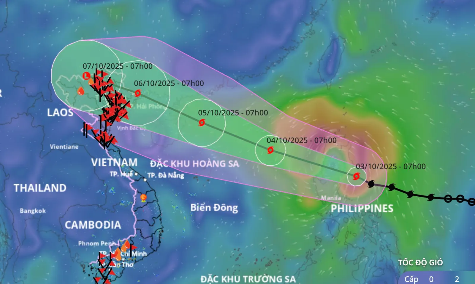 Bão Matmo tiến vào Biển Đông, dự báo 2 kịch bản