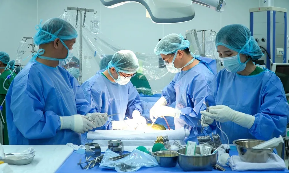 Bệnh viện Quân y 175 thực hiện thành công ca ghép gan cấp cứu số 9, cứu sống thiếu tá quân y