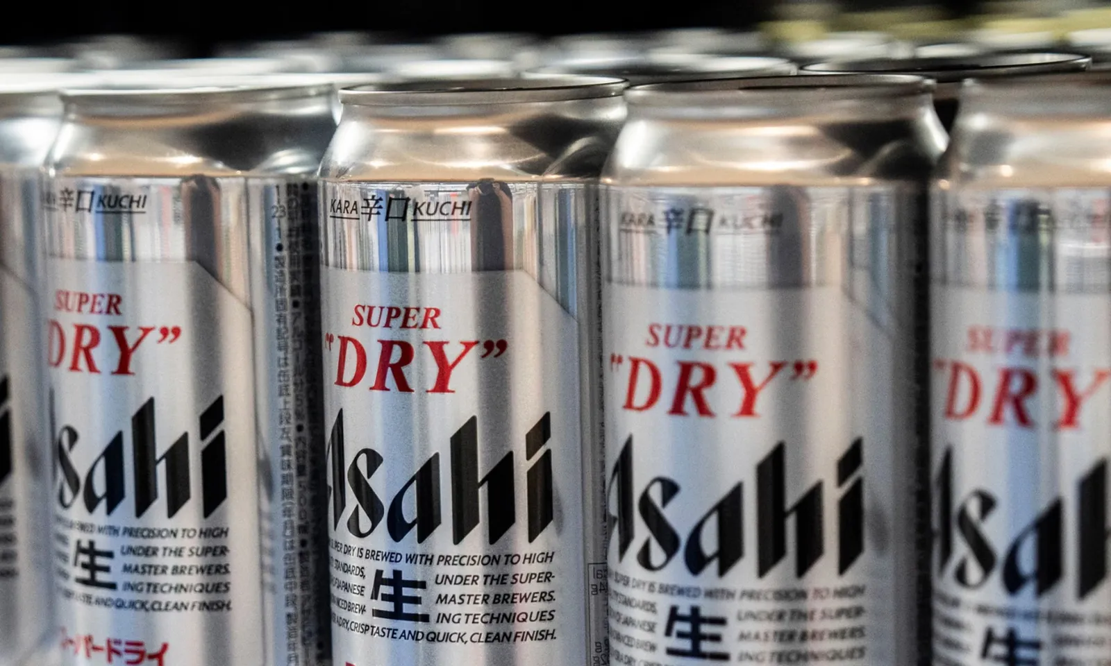 Nhật Bản sắp cạn kiệt bia Asahi Super Dry vì nhà sản xuất bia bị tấn công mạng
