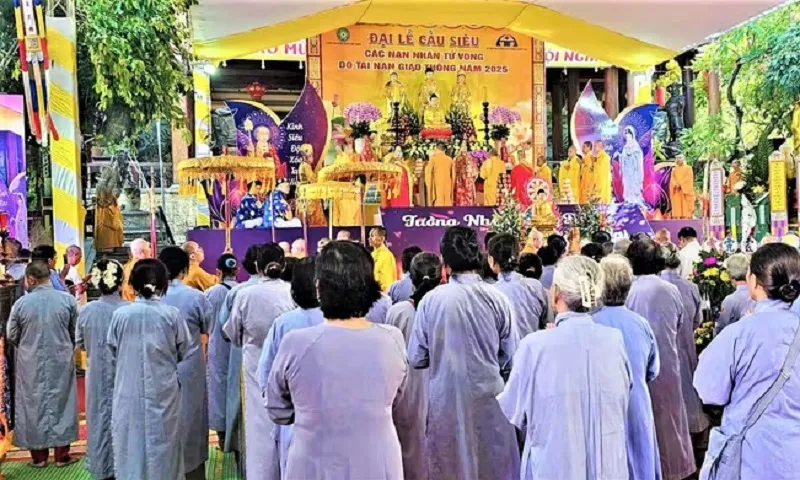 Tổ chức Đại lễ cầu siêu các nạn nhân tử vong do tai nạn giao thông tại Chùa Long Sơn, tỉnh Khánh Hòa