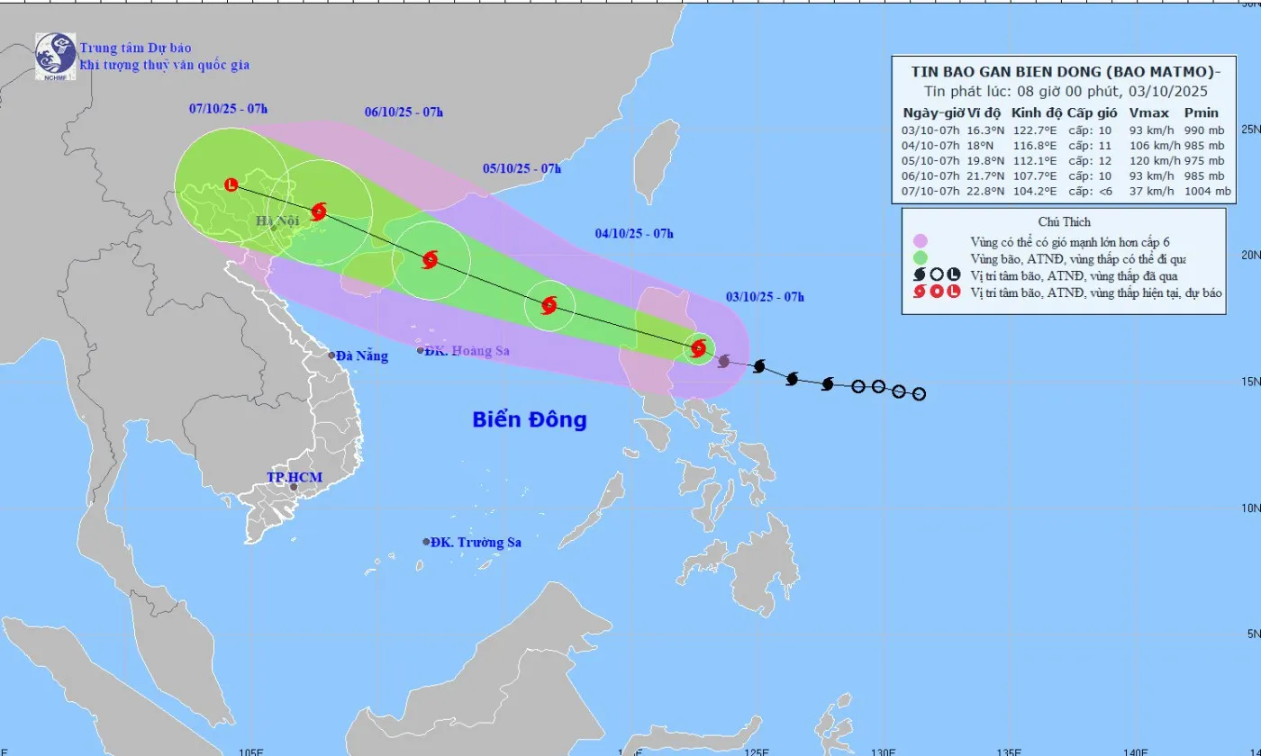 Bão Matmo mạnh cấp 12, hướng vào Biển Đông