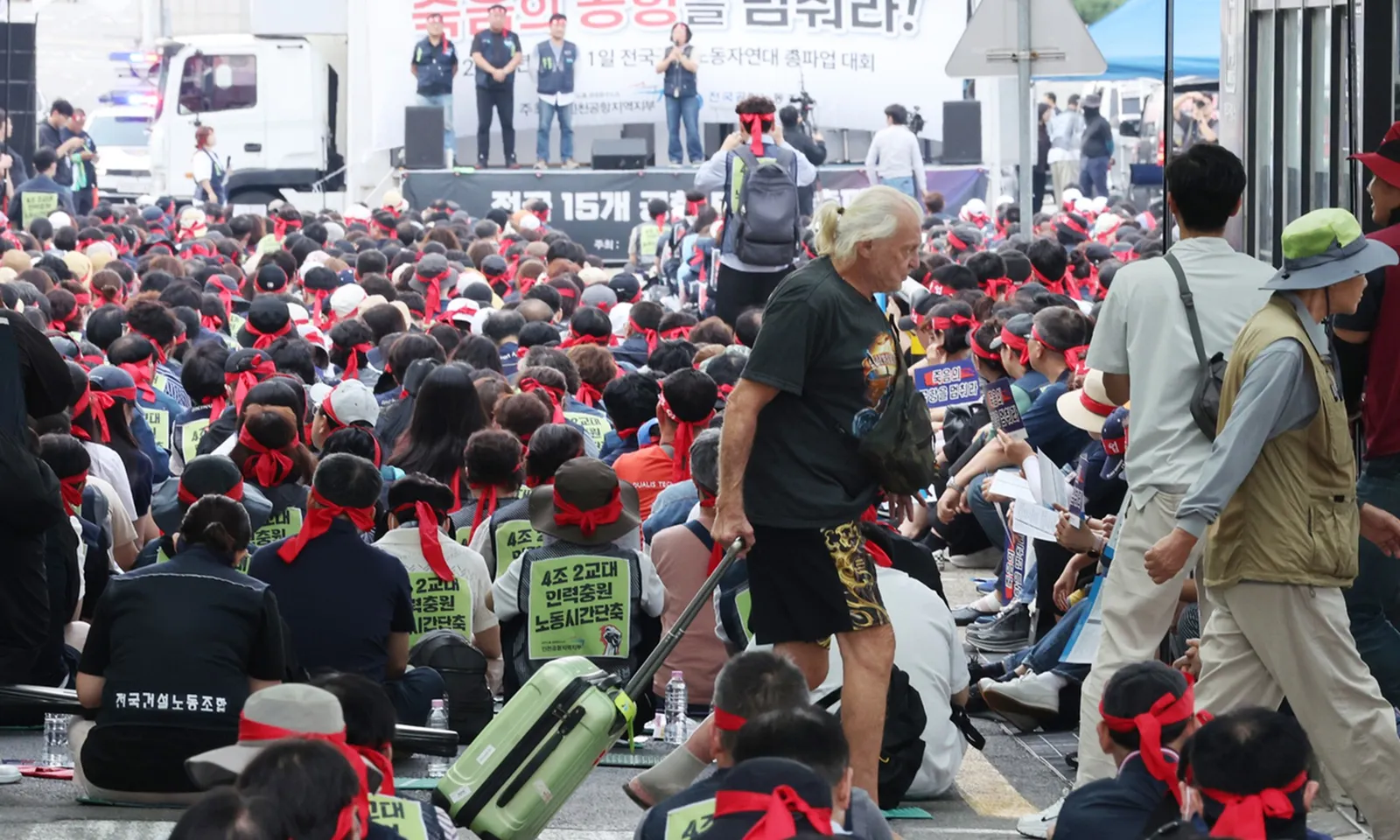 Nhân viên sân bay tại Hàn Quốc đồng loạt đình, nguy cơ gián đoạn chuyến bay