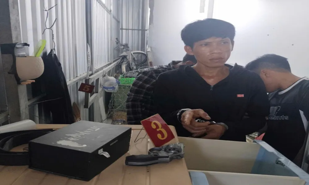 Khởi tố bị can mang súng, đạn và hơi cay khi đi trộm cắp