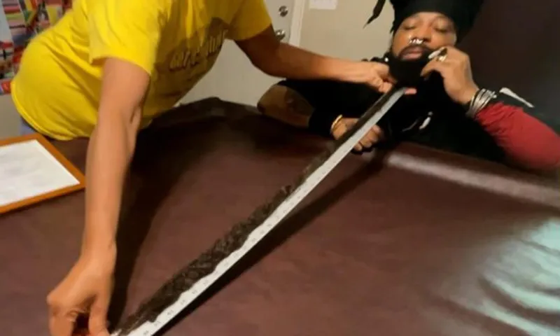 Người đàn ông lập kỷ lục thế giới với bộ râu dài 106.6 cm