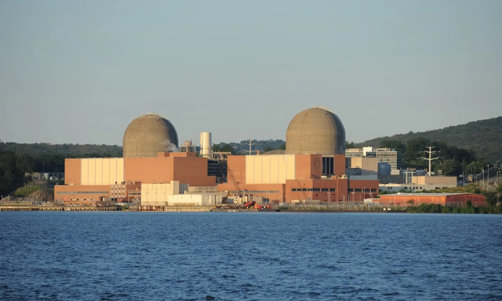 Mỹ: Một nhà máy điện hạt nhân được xả nước nhiễm xạ vào sông