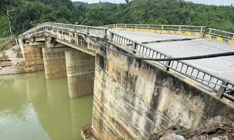 sụt lún cầu Tát Luông Tuyên Quang - Ảnh S