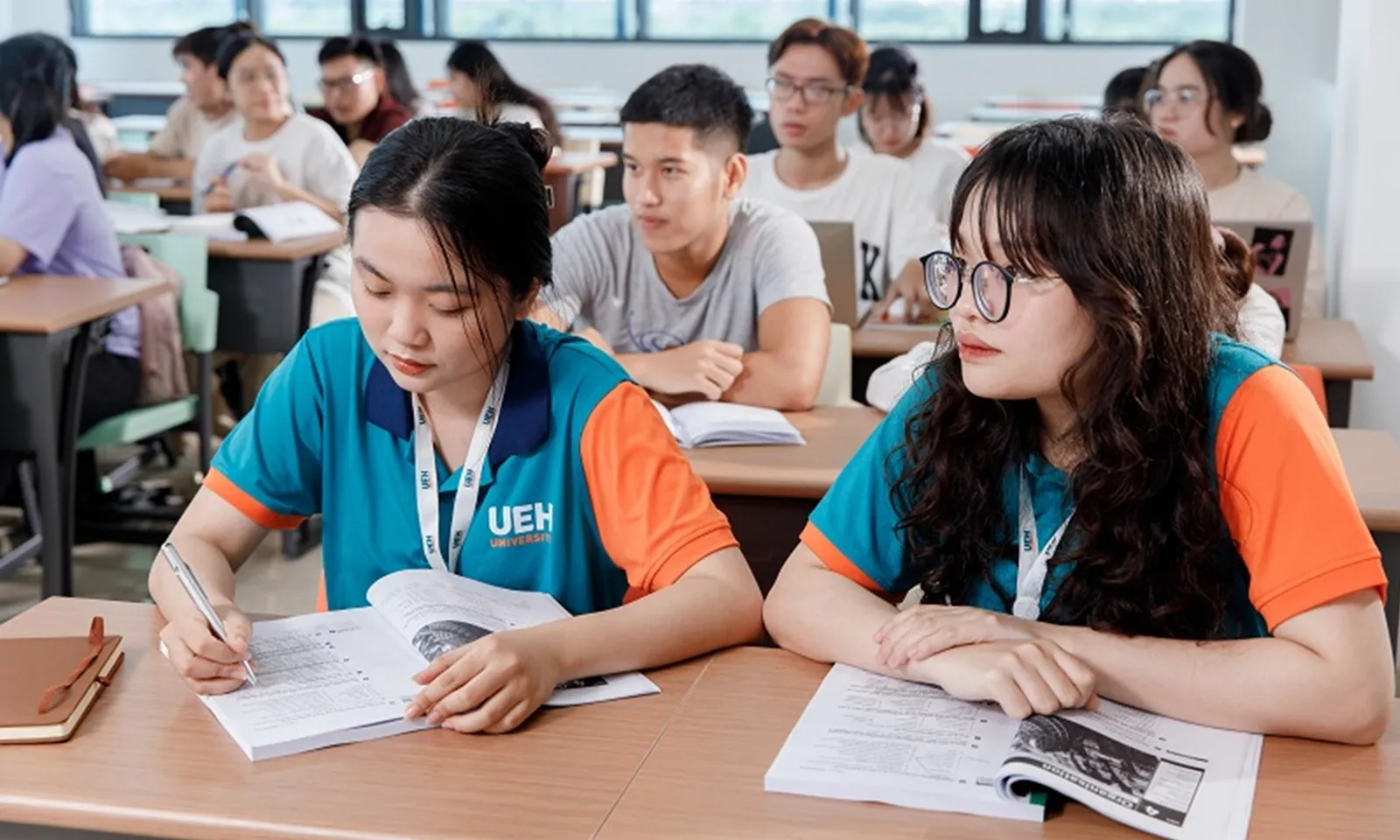 Một đại học chi gần 7 tỷ đồng hỗ trợ 3.000 sinh viên có gia đình ở vùng bão số 10