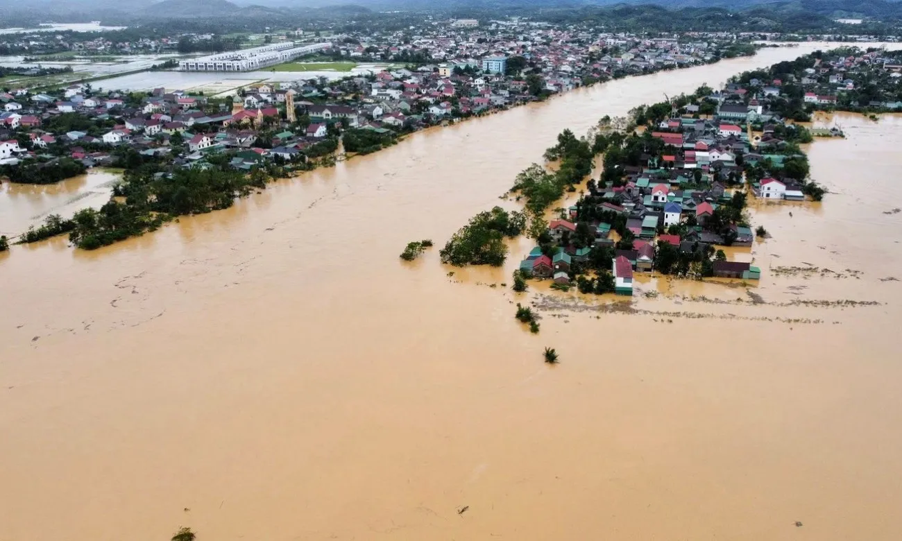 Thủ tướng: Triển khai đồng bộ các biện pháp ứng phó hình thái thiên tai kép