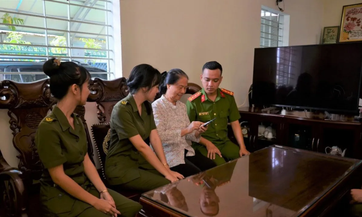 TPHCM thực hiện mô hình “3 trong 1” gắn kết công an với người dân