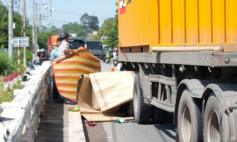 Nạn nhân tử vong sau khi va chạm với xe containe 2r