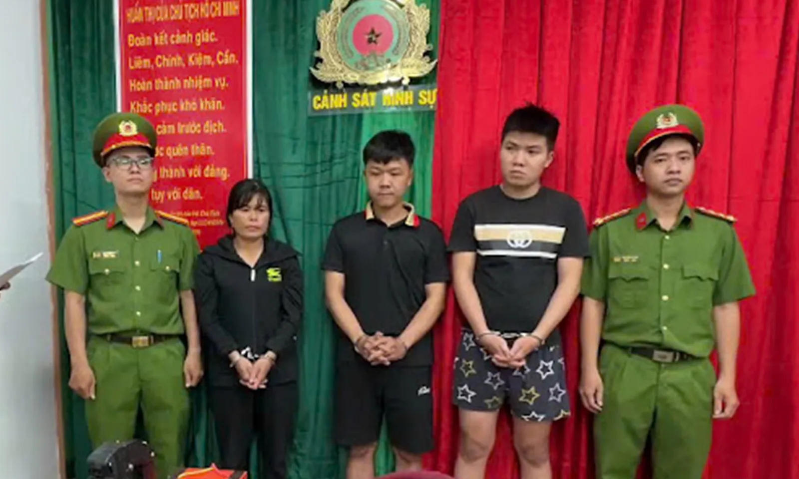 Bắt nóng nhóm cẩu tặc chuyên trộm chó bằng súng điện