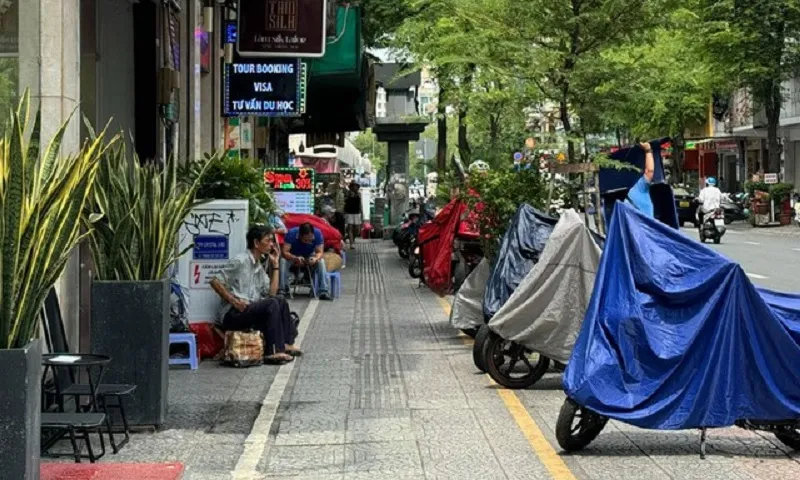 TPHCM rà soát để nâng cao hiệu quả quản lý và sử dụng vỉa hè, lòng đường