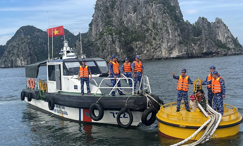 Các tàu, xuồng của cảnh sát biển làm tốt công tác tránh bão trên biển