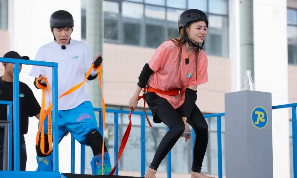 Review Running Man Vietnam mùa 3: Lan Ngọc “xé” đàn anh, Quân A.P rách áo 