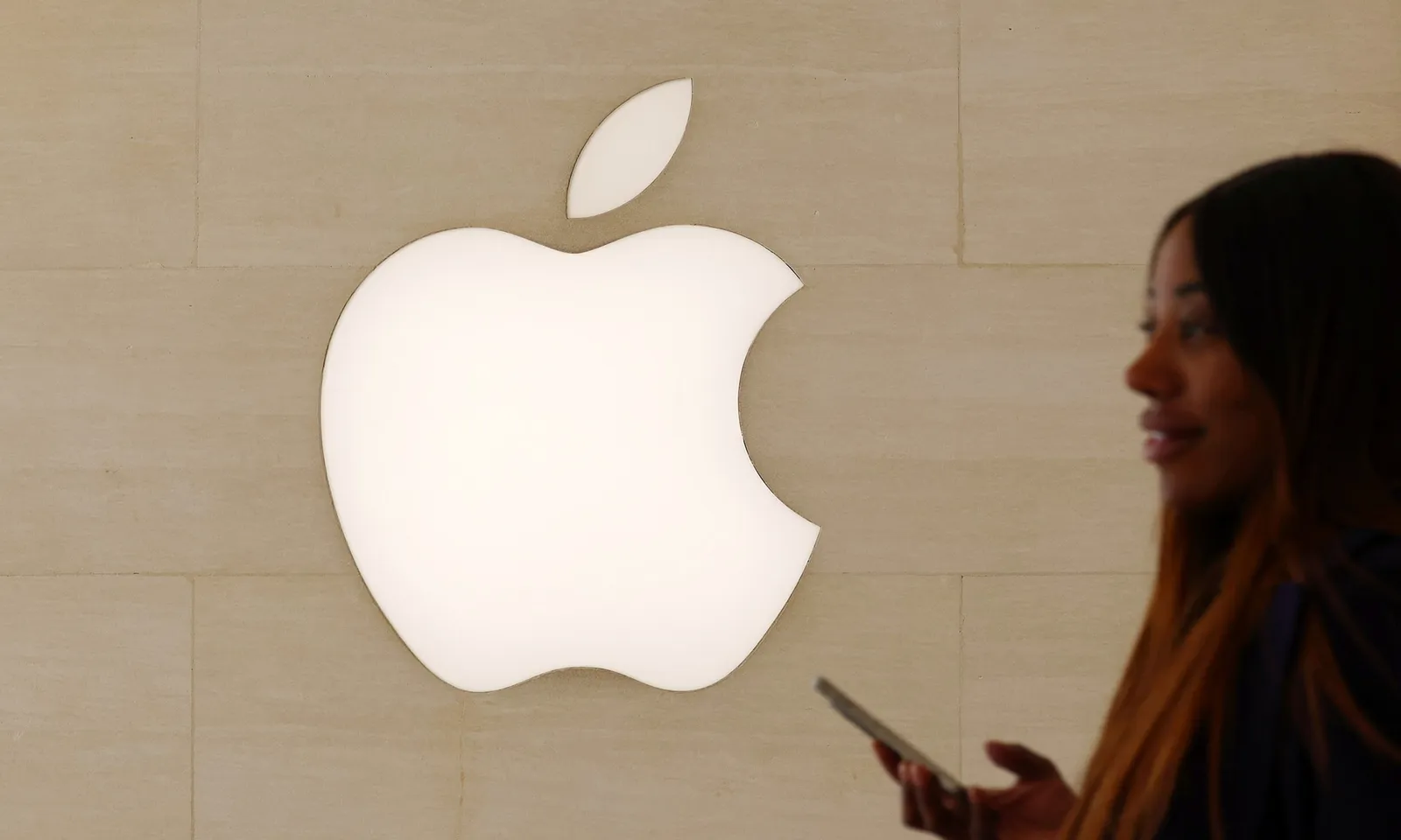 Pháp điều tra trợ lý Siri của Apple