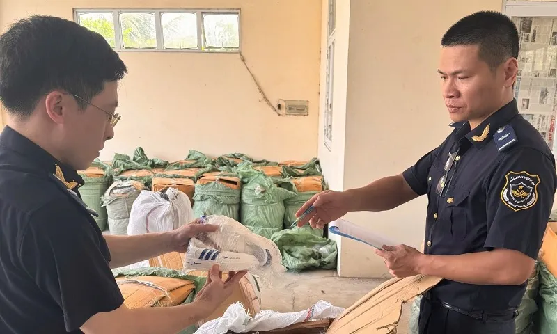 Cục Hải quan thu giữ hàng ngàn sản phẩm nghi giả mạo nhãn hiệu nổi tiếng