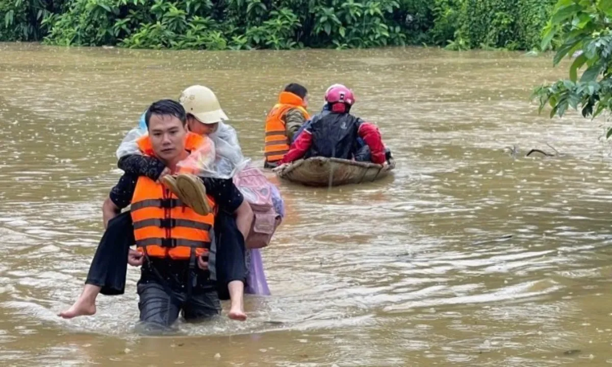 TPHCM phát động ủng hộ đồng bào bị thiệt hại do bão số 10