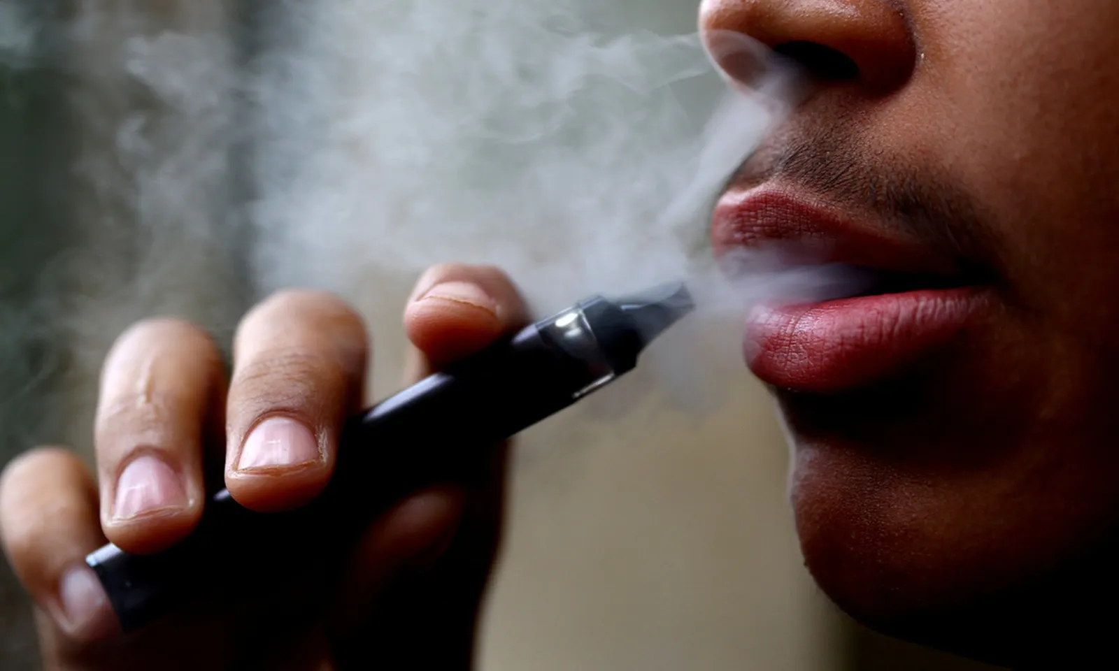 WHO: Ít nhất 15 triệu thanh thiếu niên sử dụng thuốc lá điện tử trên toàn thế giới