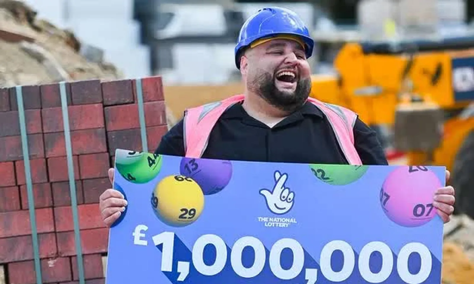 Trúng số 35 tỷ đồng, thợ xây ở Anh hối hận vì bỏ việc sau ba tháng “sống như mơ”