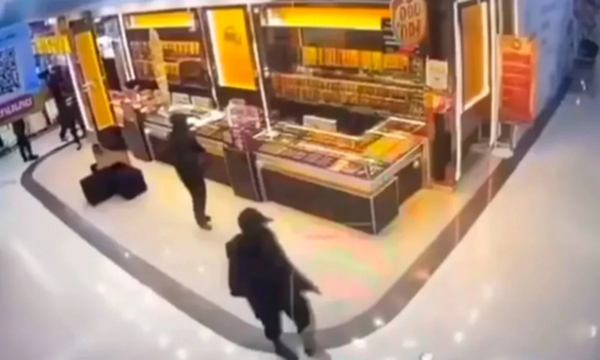 Thái Lan: Cướp vàng táo tợn ở BigC Narathiwat nghi liên quan nổi dậy vũ trang