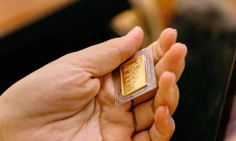 Giá vàng miếng SJC chạm mốc 140,6 triệu đồng/lượng