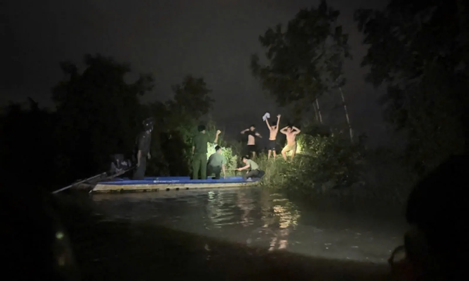 Tạm giữ 9 người cầm đầu vụ 314 học viên trốn khỏi trại cai nghiện ở An Giang