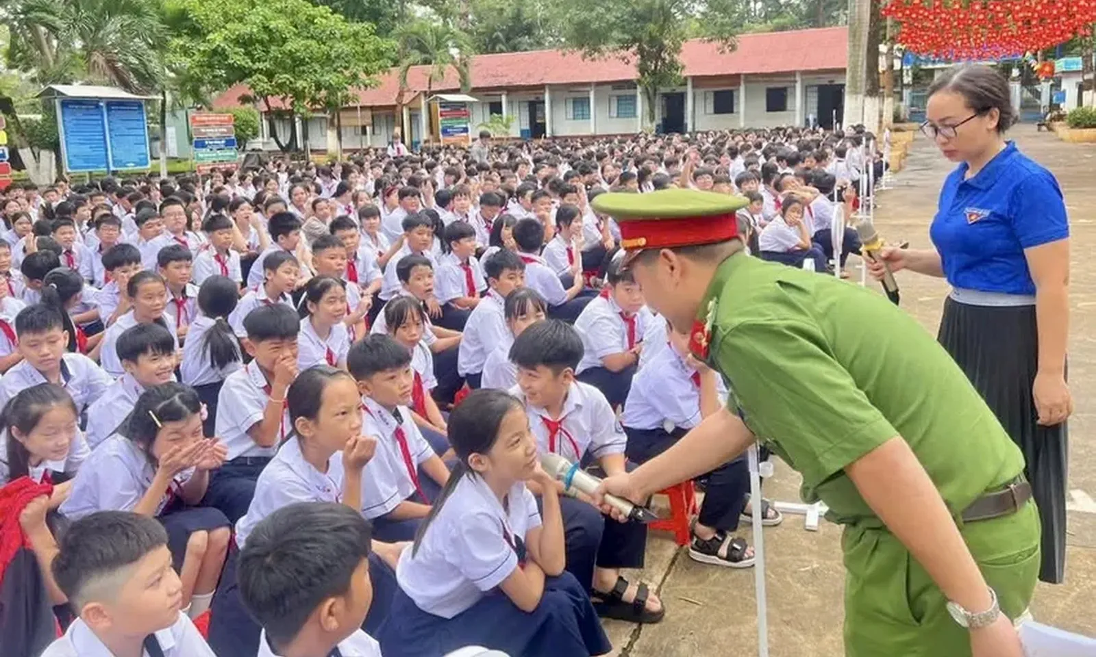 Cảnh báo người lạ dụ học sinh vào giờ tan học ở Đồng Nai