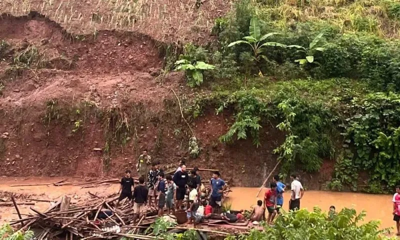 Hai vợ chồng tử vong do sạt lở đất ở Mường Lát
