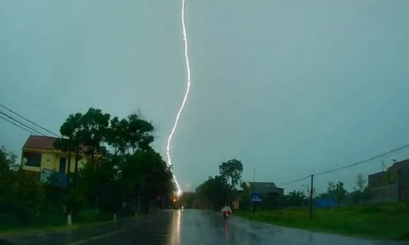 Điện Biên: Sét đánh làm hai vợ chồng tử vong