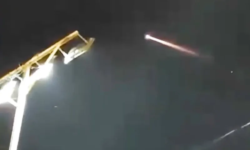 thiên thạch rơi - Ảnh chụp từ clip một thiên thạch rơi xuống biển tai Indonesia 51025