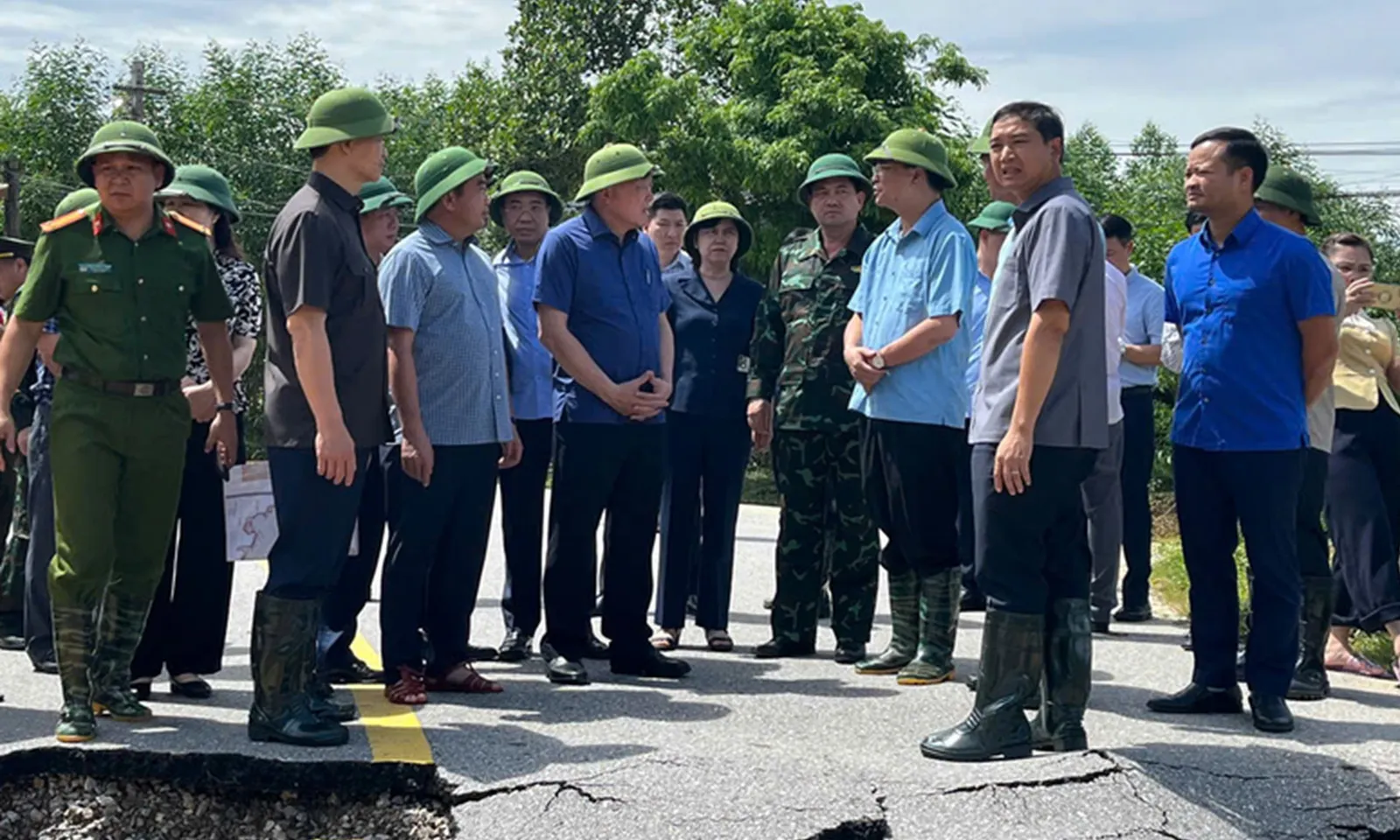 Phó Thủ tướng kiểm tra, chỉ đạo khắc phục hậu quả mưa lũ tại Bắc Ninh