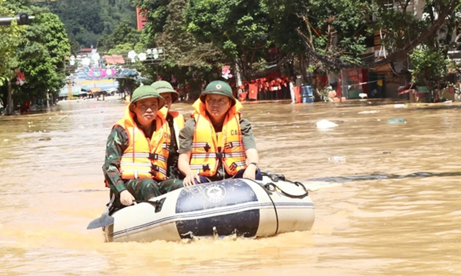 Phó Thủ tướng Trần Hồng Hà chỉ đạo khắc phục hậu quả mưa lũ tại tỉnh Cao Bằng