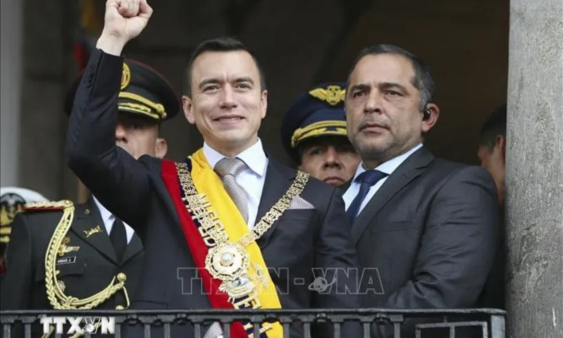 Đoàn xe Tổng thống Ecuador bị tấn công giữa làn sóng biểu tình bạo lực