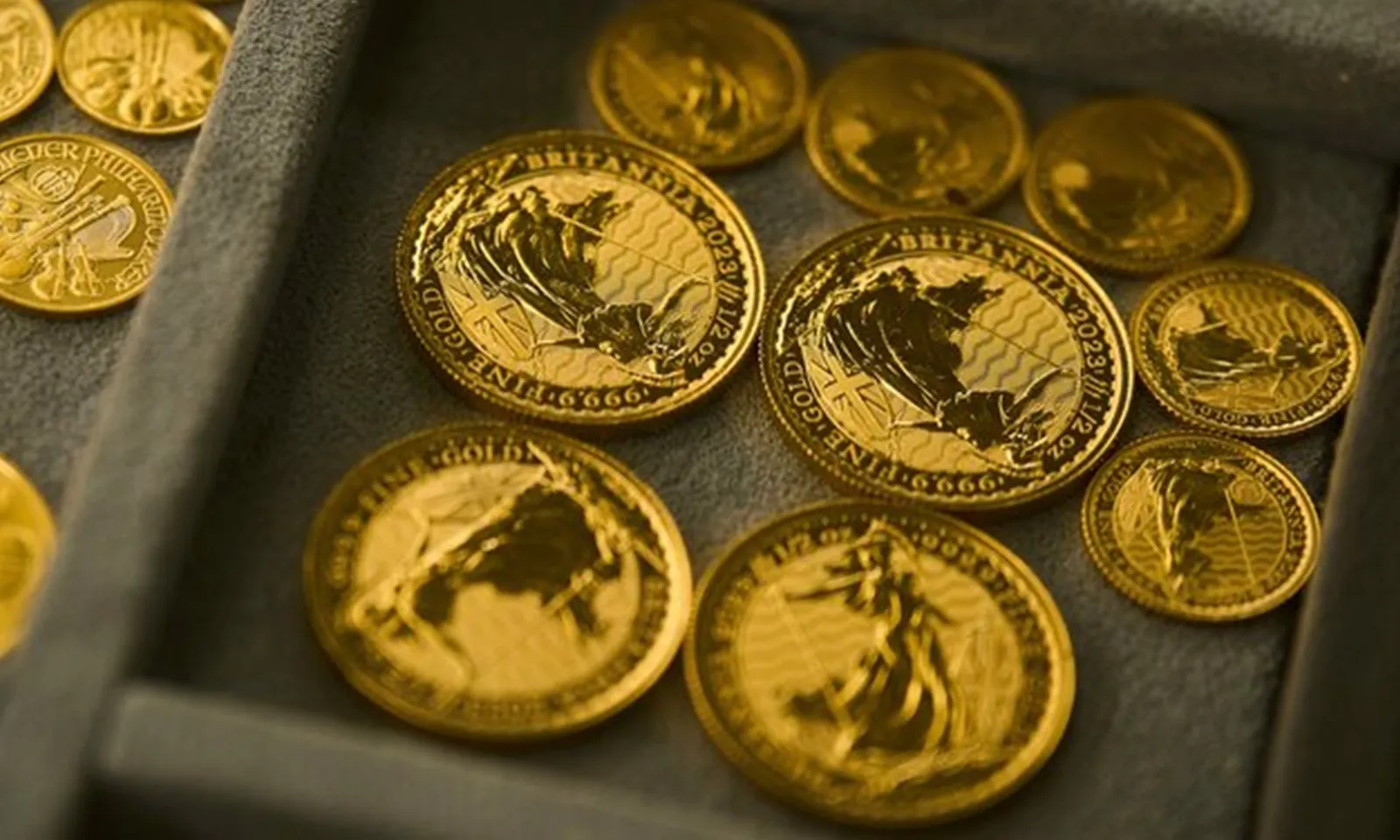 Giá vàng tương lai tăng vọt trên 4.000 USD/ounce