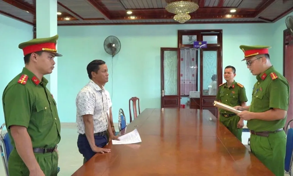 Khởi tố hai cán bộ phường ở Huế về tội nhận hối lộ