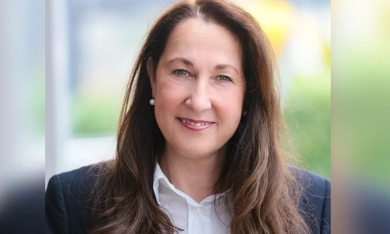 Thị trưởng đắc cử Đức bị đâm nhiều nhát dao