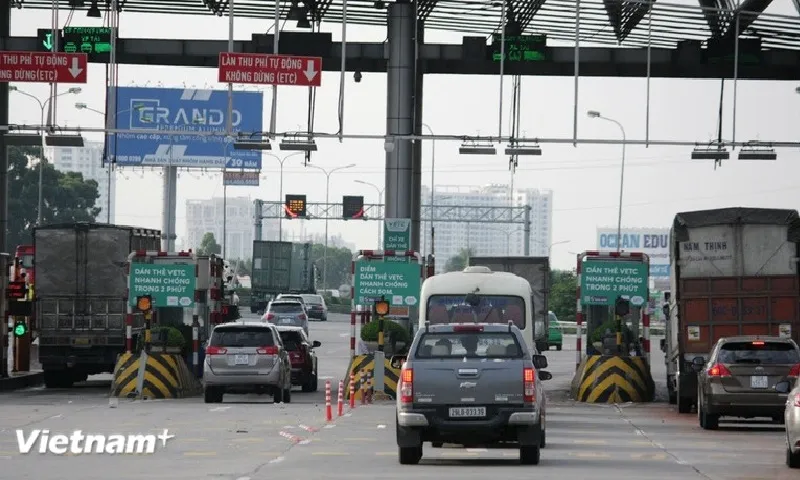 Miễn phí đường bộ cho phương tiện chở hàng cứu trợ vùng bão lũ