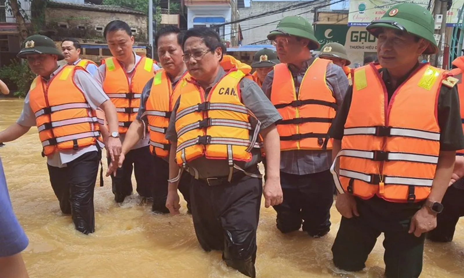 Thủ tướng thăm hỏi người dân, chỉ đạo khắc phục hậu quả mưa lũ tại Thái Nguyên 