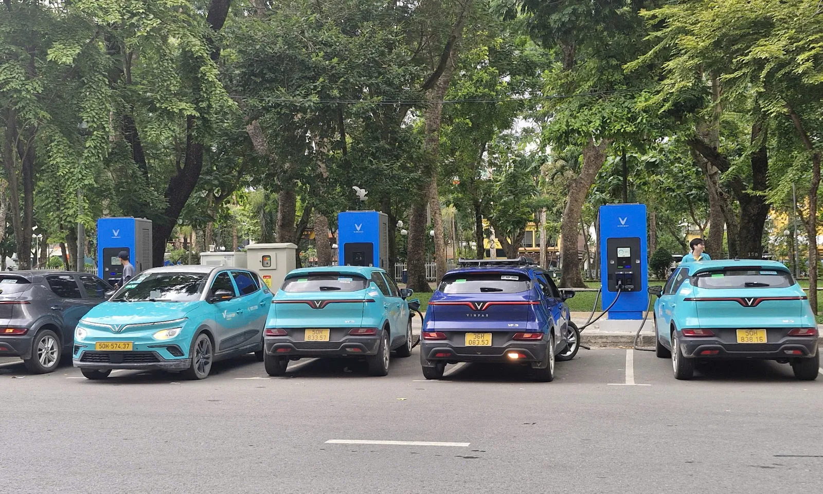 TPHCM chấp thuận chủ trương lắp đặt trạm sạc ô tô điện tại trung tâm thành phố