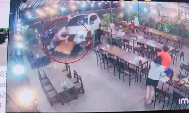 Tài xế ô tô tông vào quán nhậu khiến 1 người chết