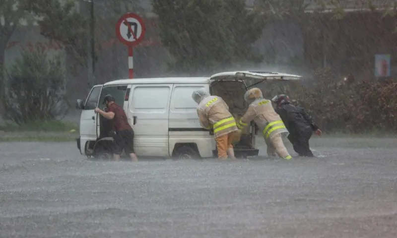 13 người chết và mất tích do hoàn lưu bão số 11