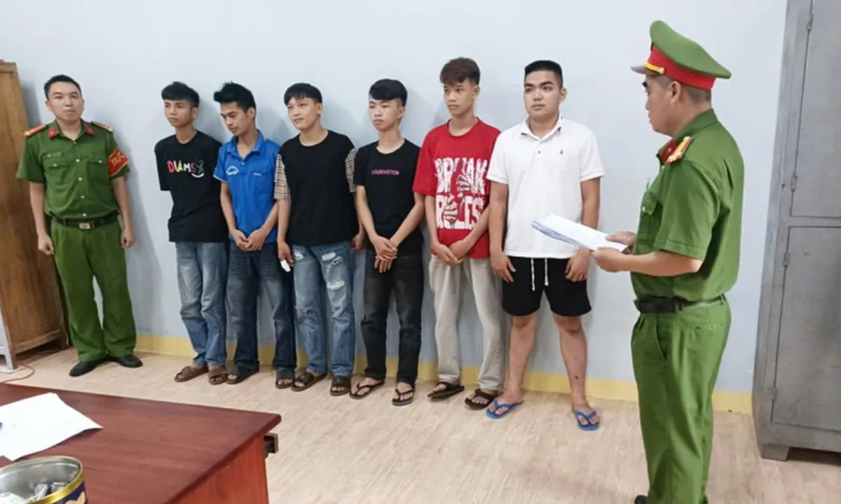 Khởi tố nhóm thanh niên mang dao gây rối, tấn công người dân vô cớ