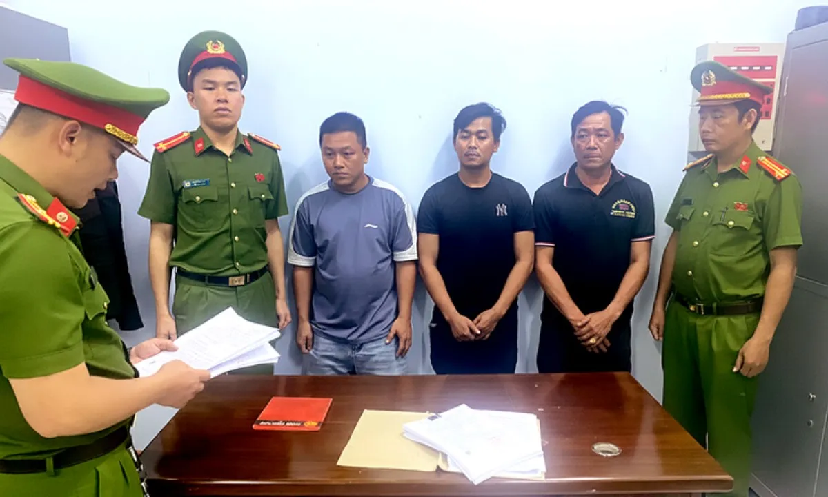 Bắt khẩn cấp 3 người trong vụ chặn đầu xe khách, ẩu đả tại trạm thu phí