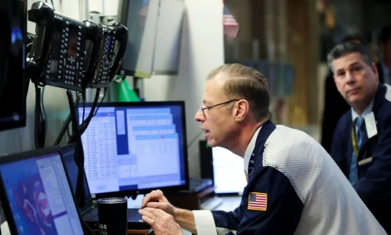 SundefinedP 500 và Nasdaq lập đỉnh lịch sử trong phiên 8/10