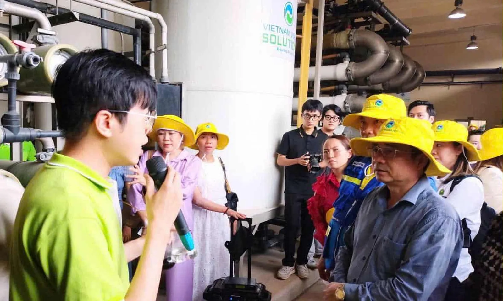 d8aefae6-dccb-4bd5-8521-3894d6d9e031_voh